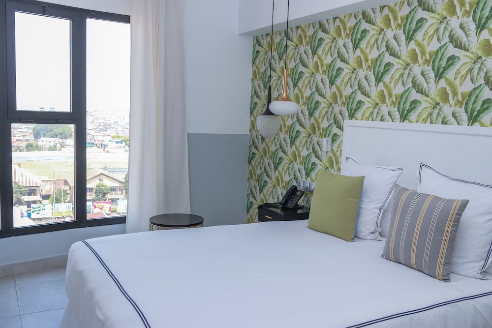 Le Centell Hotel & Spa Luxury Triple Room 4
