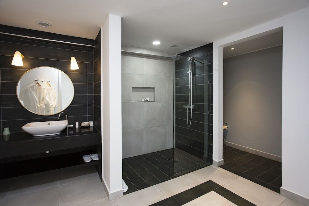 Le Centell Hotel & Spa Luxury Triple Room 7