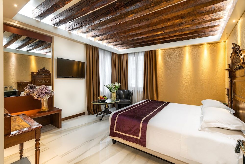 Palazzo San Lorenzo Classic Double or Twin Room 3