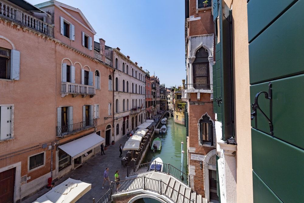 Deluxe Double or Twin Room, Canal View