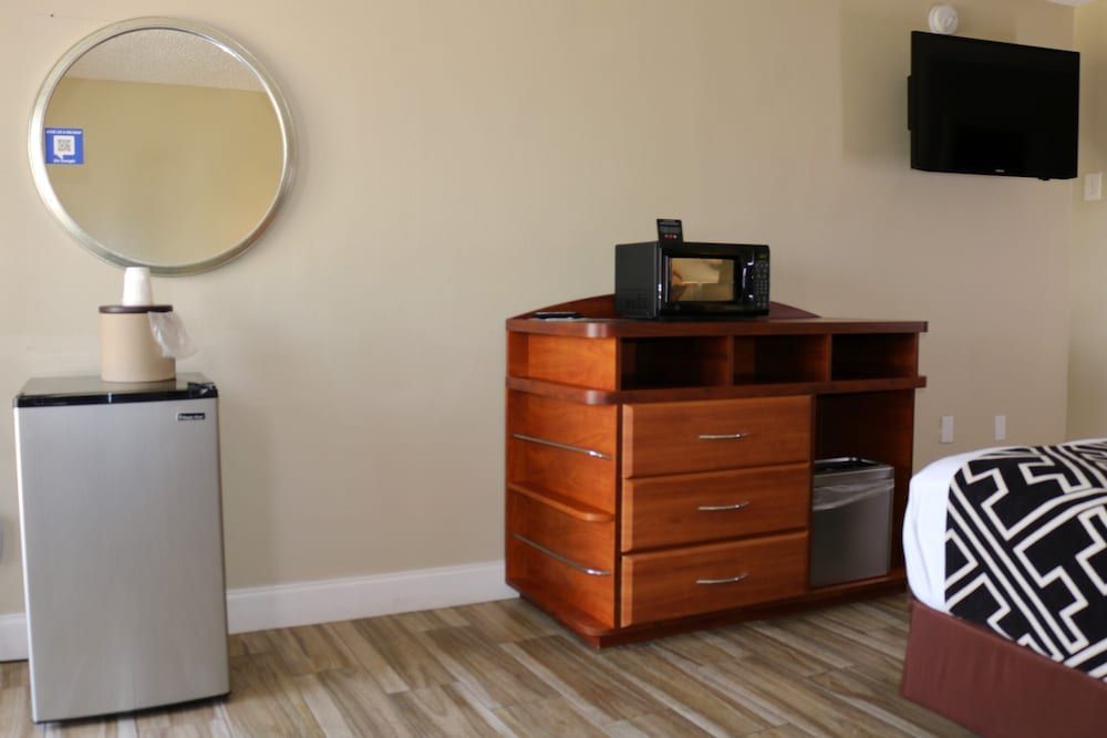 Magic Key (No Resort Fee) Standard Double Room, 2 Queen Beds, Non Smoking (2 Queen Beds-Non-Smoking 2nd Floor) 11