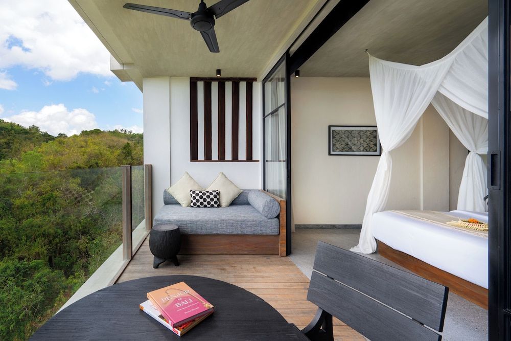 Maua Nusa Penida Deluxe Room Balcony with Valley View 4