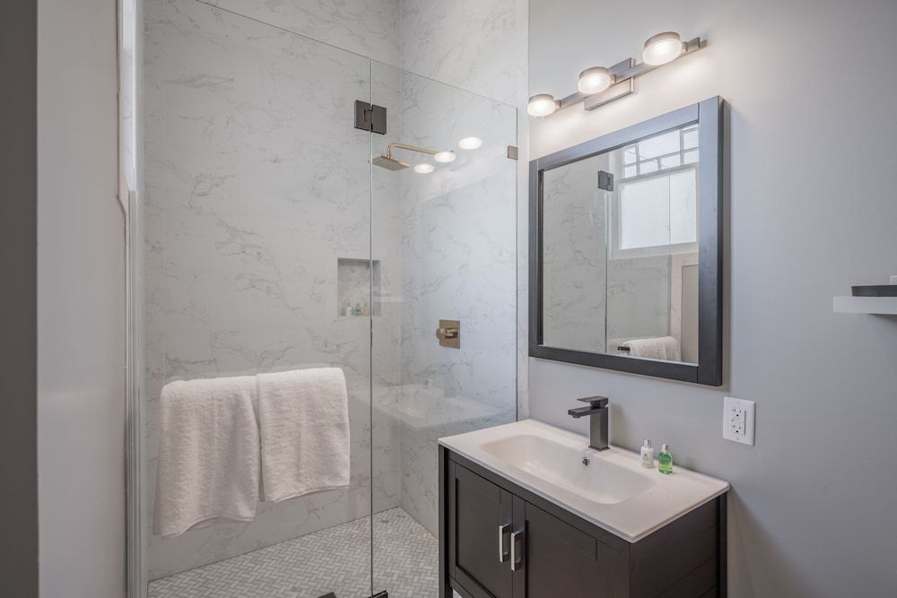 The George Luxury Boutique Inn Signature Room 4