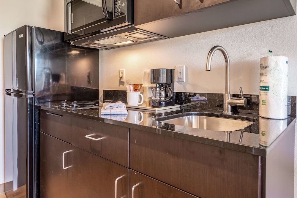 Studio 6 Lake Charles, LA Deluxe Room, 2 Double Beds, Accessible, Non Smoking 3