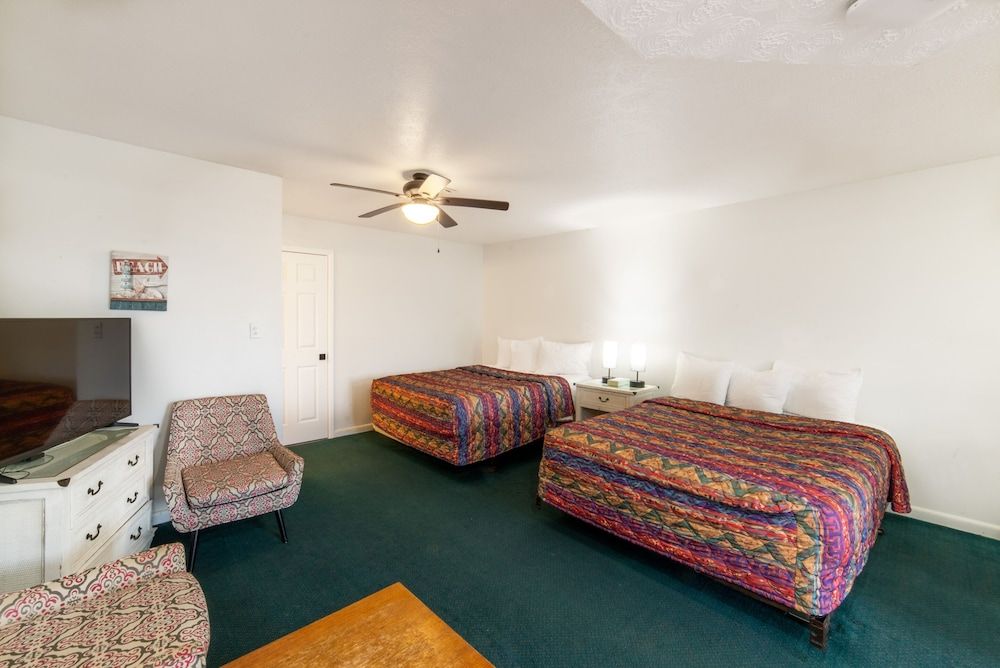 Captain's Table Hotel Family Studio Suite, Patio