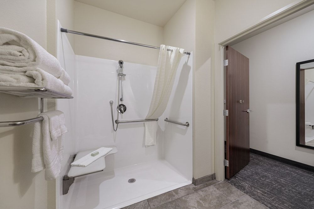 Cobblestone Inn & Suites - Brookville Suite, 1 King Bed with Sofa bed, Accessible, Non Smoking 5