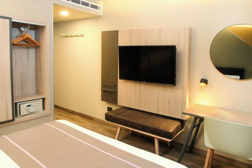 City Express Plus by Marriott Tampico Room, 1 King Bed 8