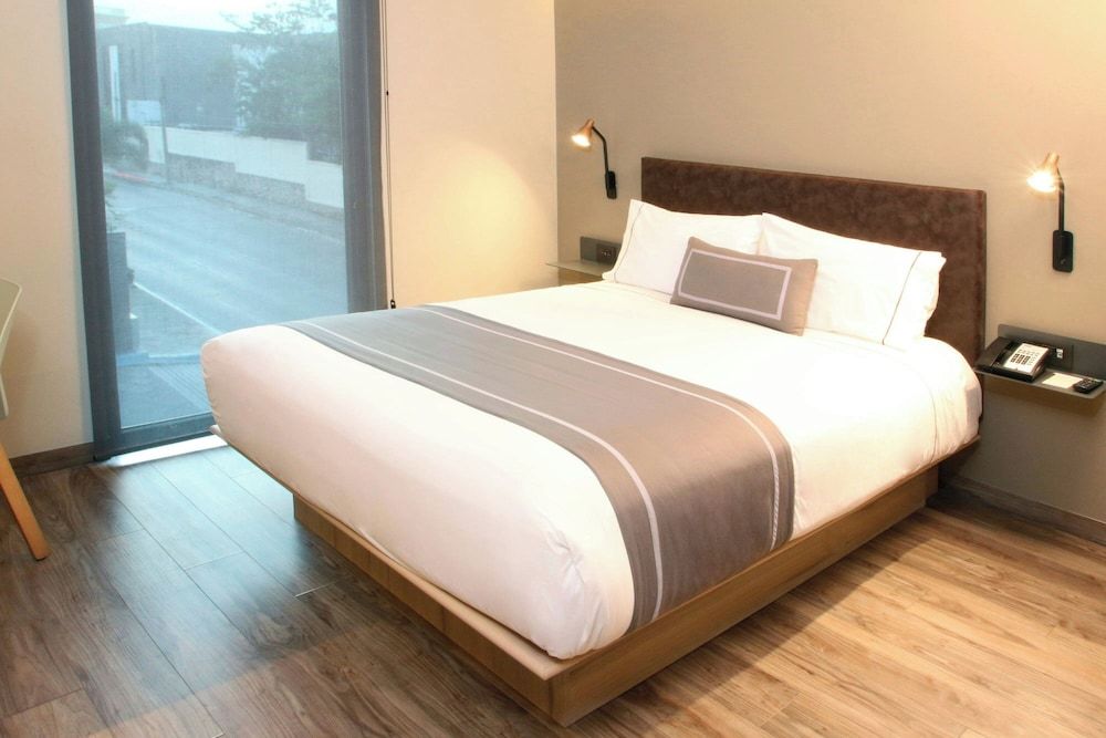 City Express Plus by Marriott Tampico Room, 1 Queen Bed 5