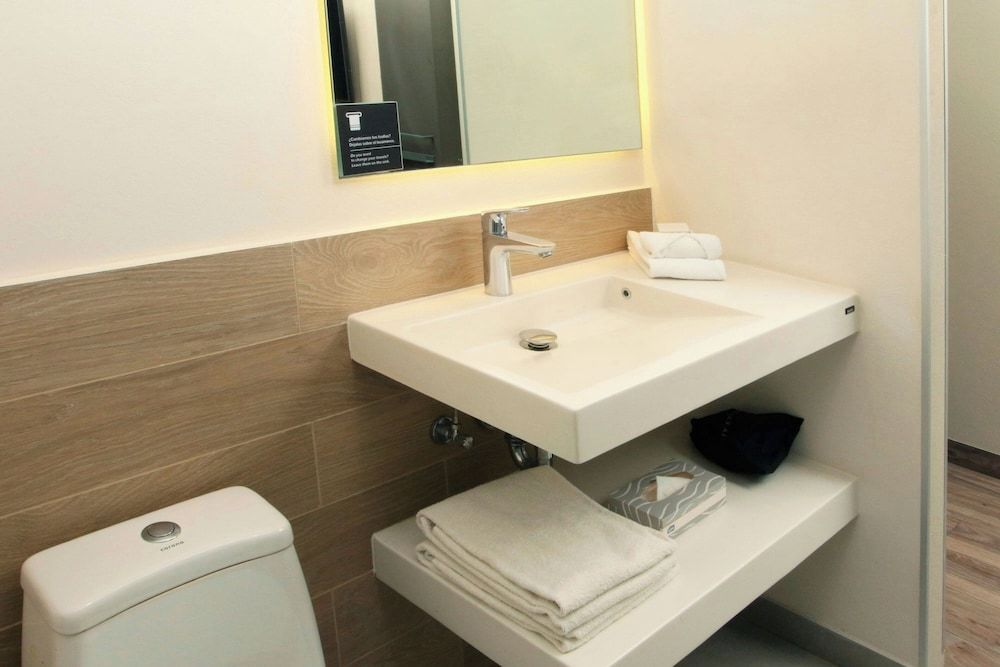 City Express Plus by Marriott Tampico Room, 1 King Bed 6