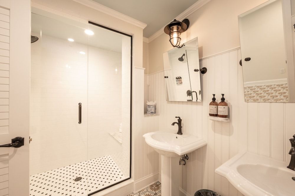 Grassy Flats Resort & Beach Club Standard Double Room, Ocean View - Adults Only 7