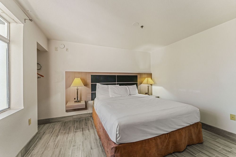 Metro Chandler Apartments Gallery Apartment, 1 Bedroom 3