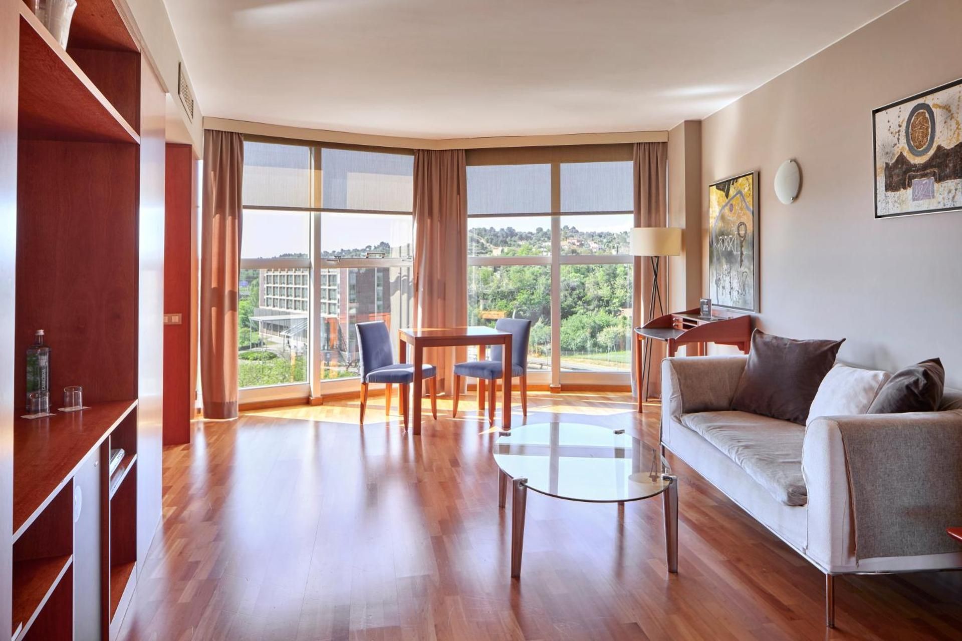 Queen Suite with Spa Bath