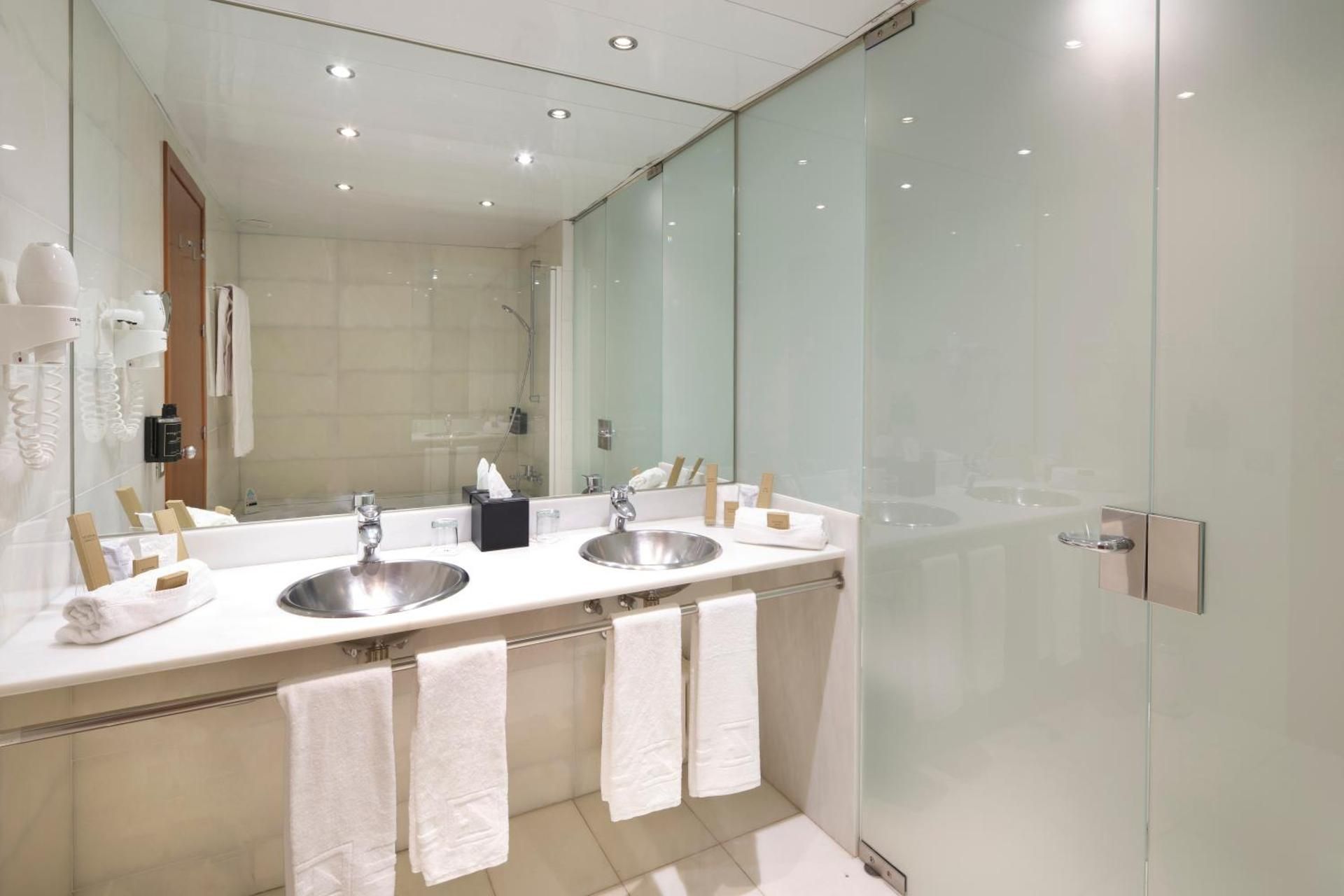 Queen Suite with Spa Bath