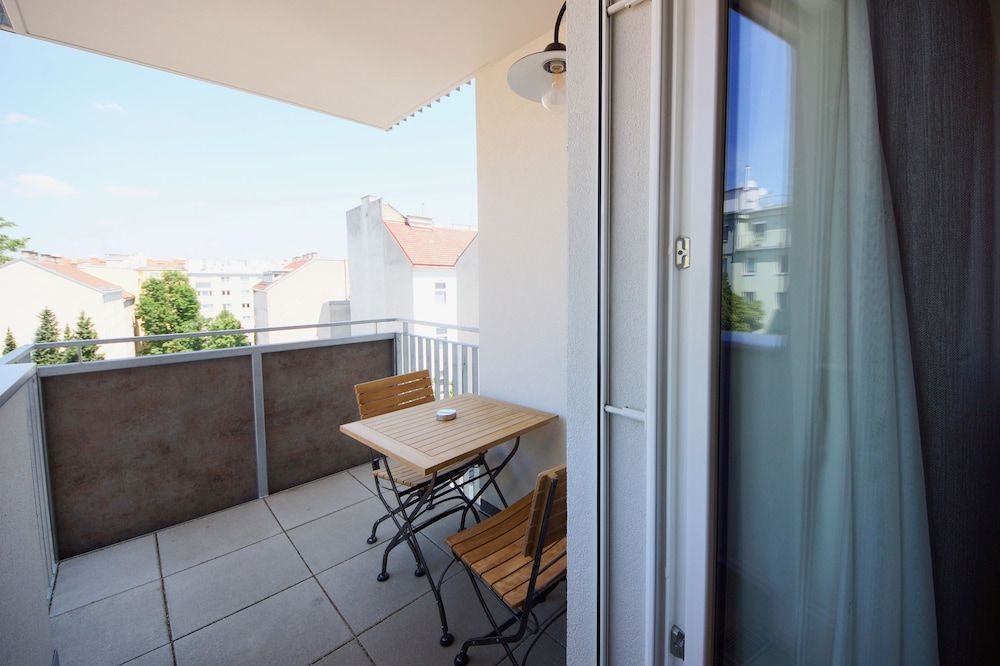 Parks 73 The TownHouse Hotel Executive Apartment, 1 Bedroom, Balcony 6