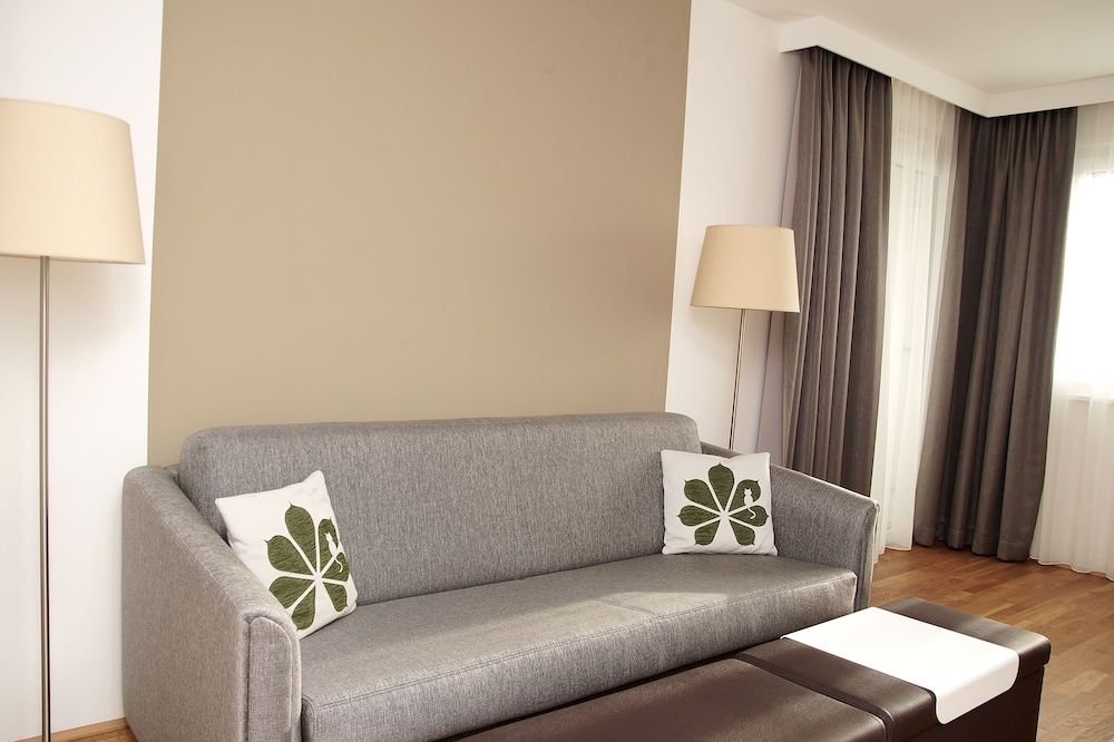 Parks 73 The TownHouse Hotel Executive Apartment, 1 Bedroom, Balcony 4