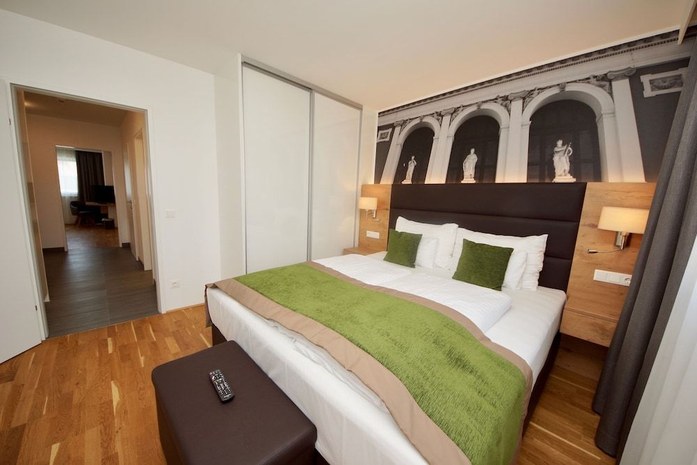 Parks 73 The TownHouse Hotel Executive Apartment, 1 Bedroom, Balcony 2