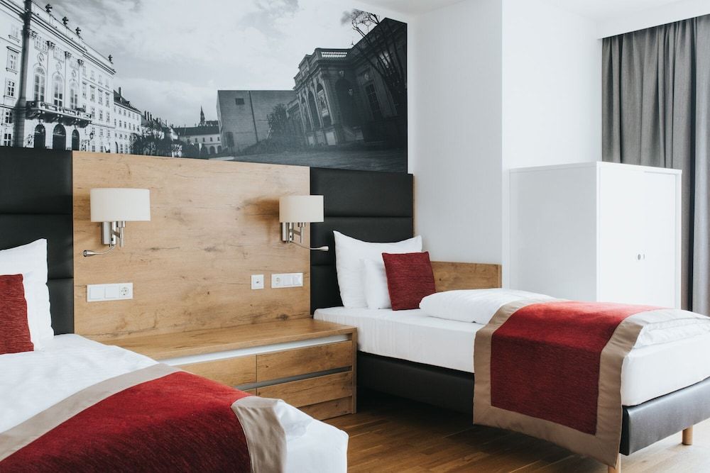 undefined Parks 73 The TownHouse Hotel