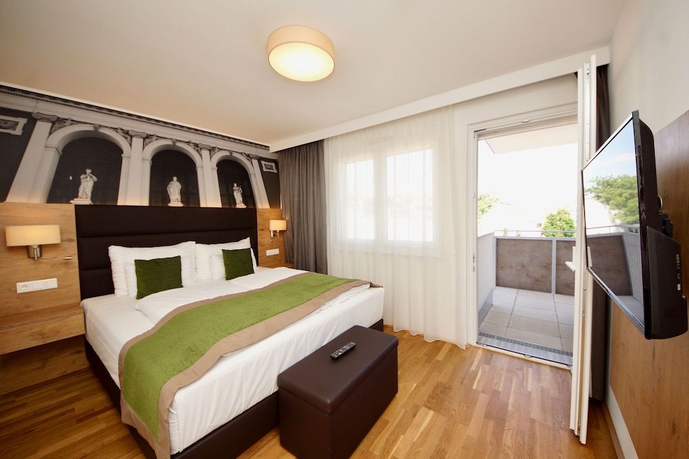 undefined Parks 73 The TownHouse Hotel 5