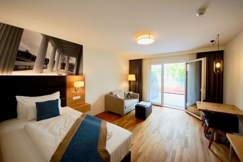 undefined Parks 73 The TownHouse Hotel 3