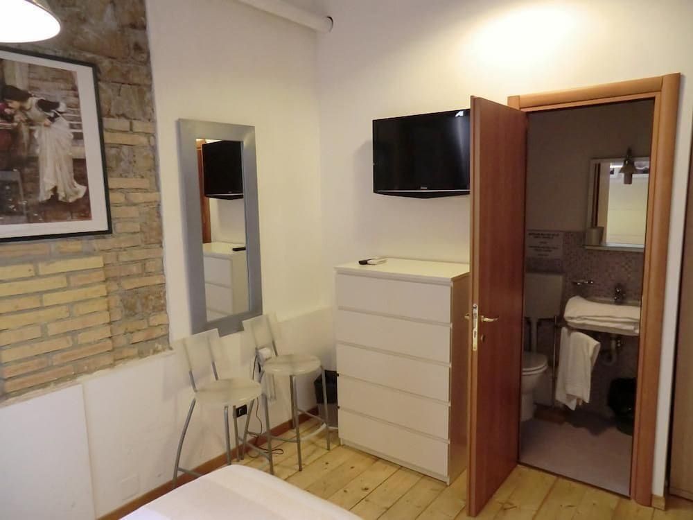 Caesar's Rooms Standard Double Room 4