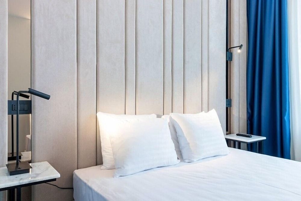 undefined Union Plaza Hotel 8