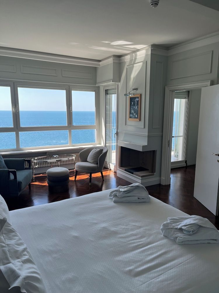 Hotel Riviera & Maximilians