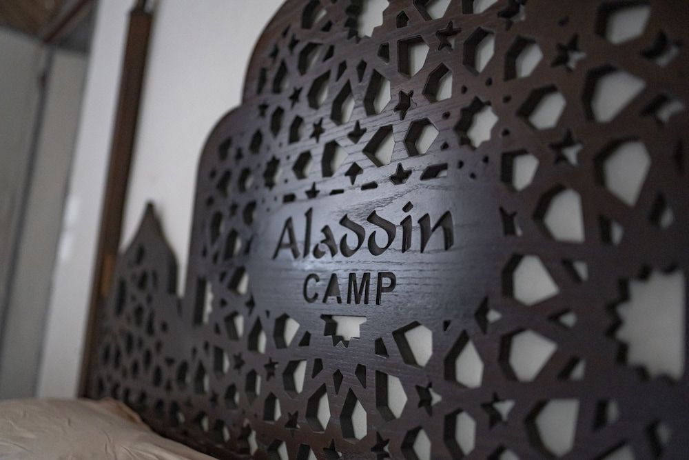 Aladdin Camp Deluxe Tent 2