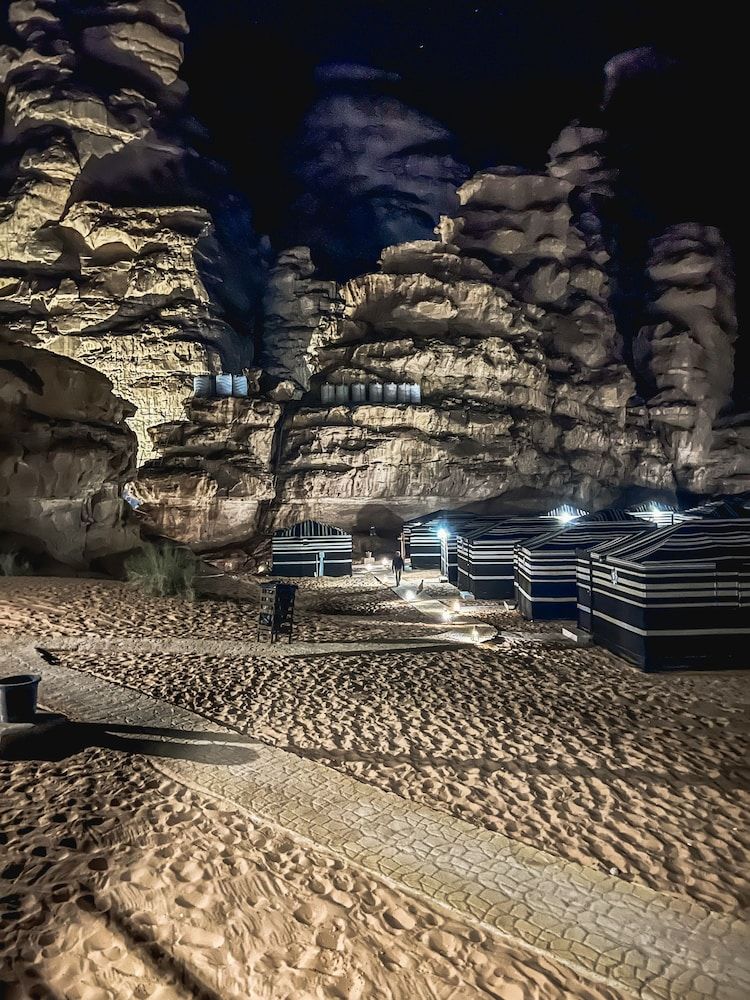 Aladdin Camp Deluxe Tent 6