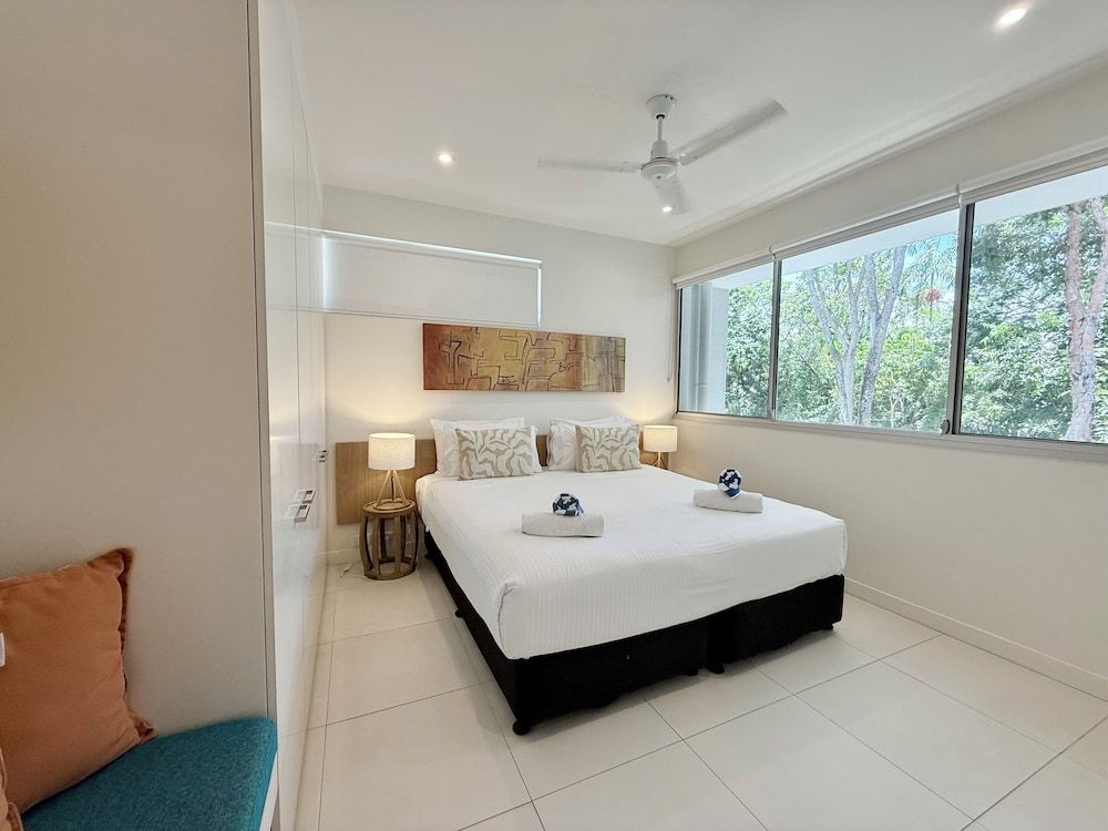 Pool Port Douglas Executive Apartment, 2 Bedrooms, Pool View 2