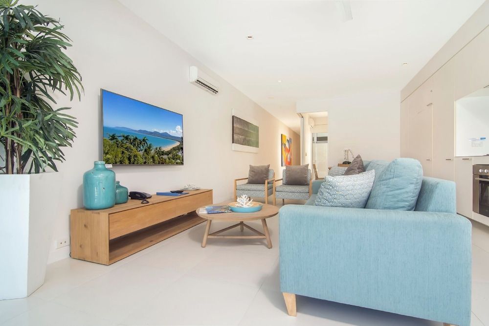 Pool Port Douglas 2 Bedroom Swim-up Pool View 9