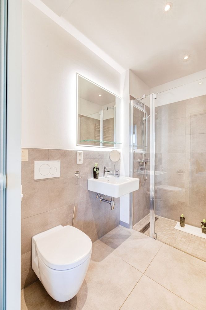 limehome Köln Friesenplatz Suite M - Street View 6