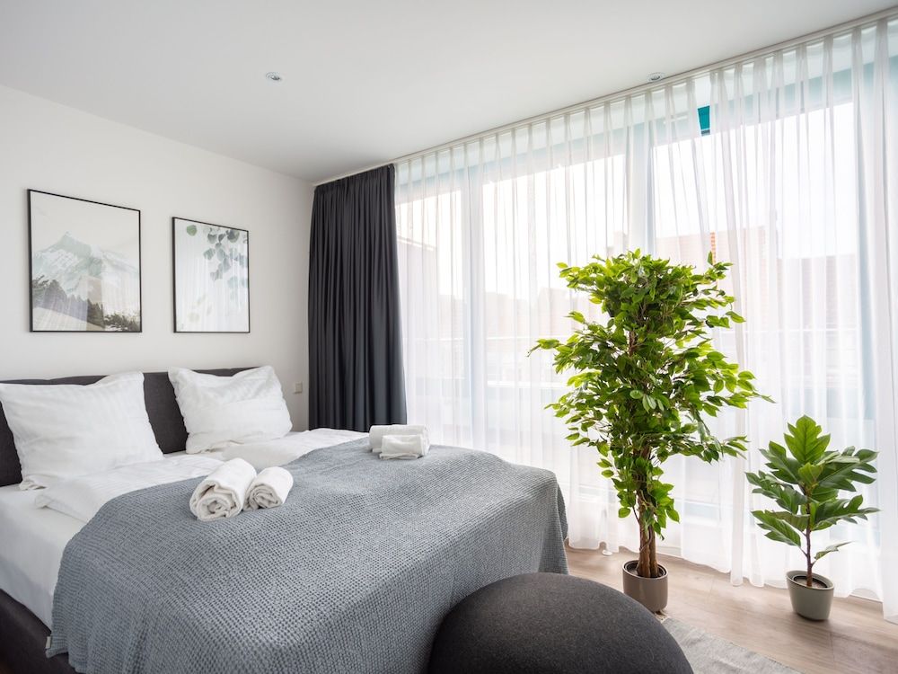 Suite XL with balcony and sofa bed - street view