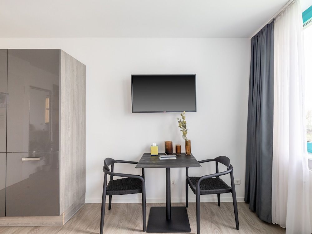 limehome Köln Friesenplatz Suite M - Courtyard View 10