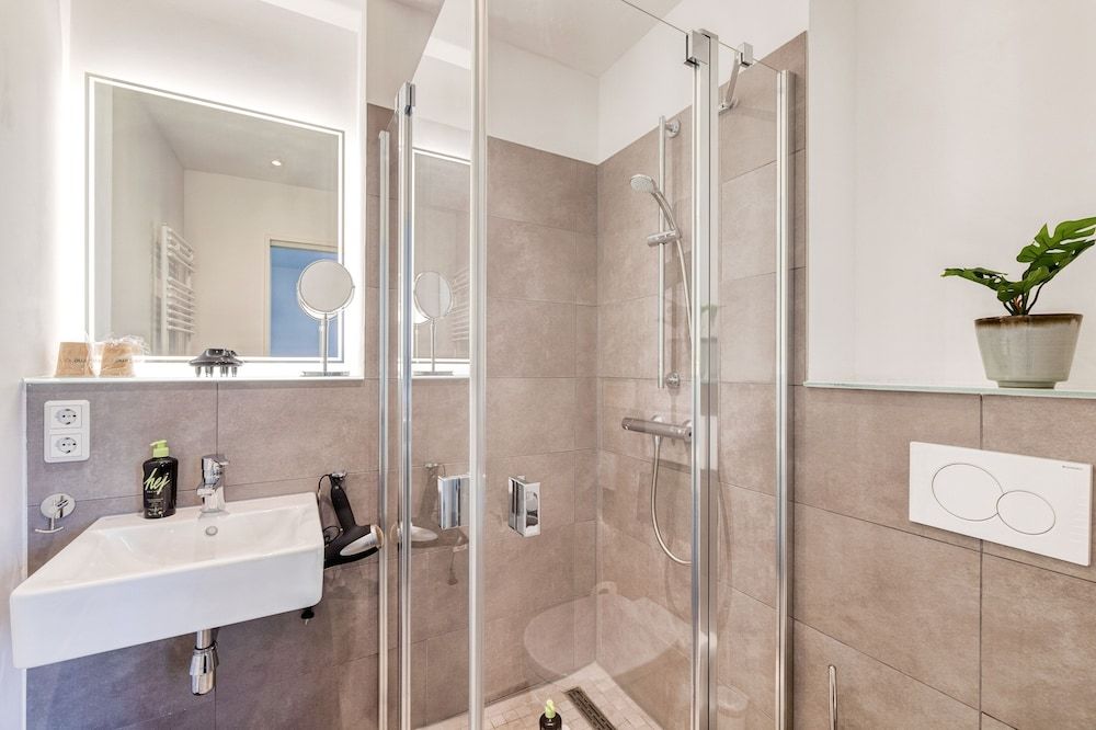 limehome Köln Friesenplatz Suite M - Street View 8