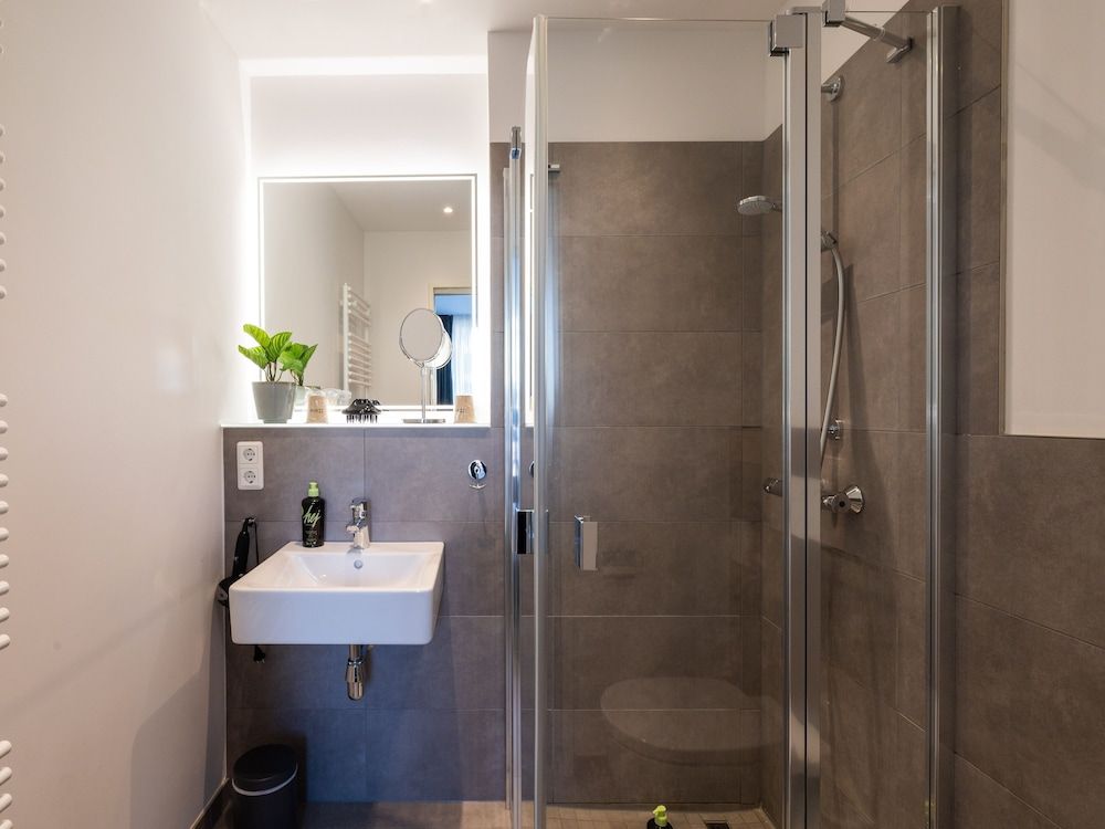 limehome Köln Friesenplatz Suite M - Street View 9