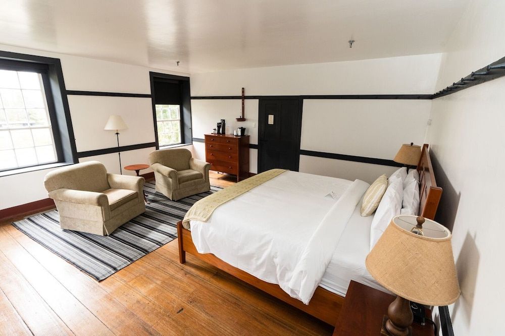 Standard Suite, 1 King Bed
