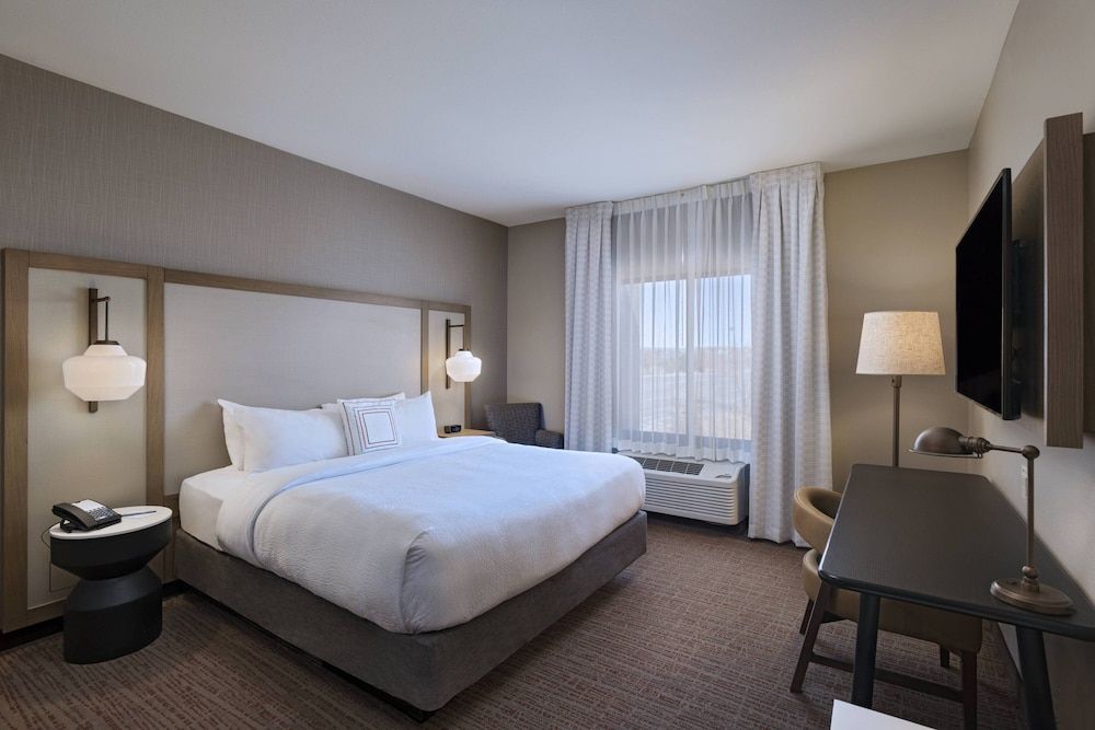 Room, 1 King Bed (Mobility/Hearing Access, Transf Shwr)