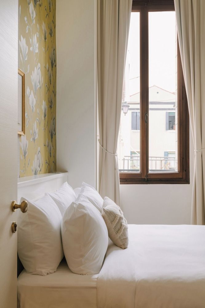 IH Hotels Venezia Salute Palace Standard Double Room 3