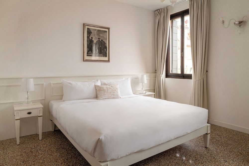 Deluxe Double Room, Canal View