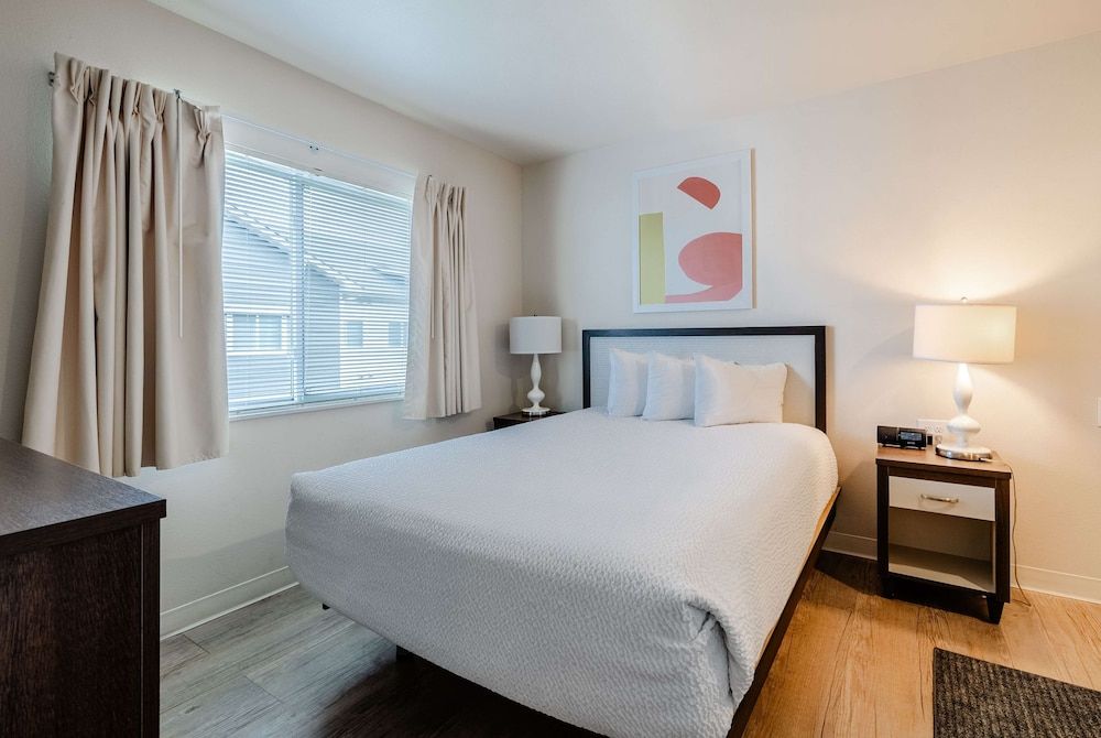 WaterWalk Extended Stay by Wyndham Wichita Suite, 2 Bedrooms 2