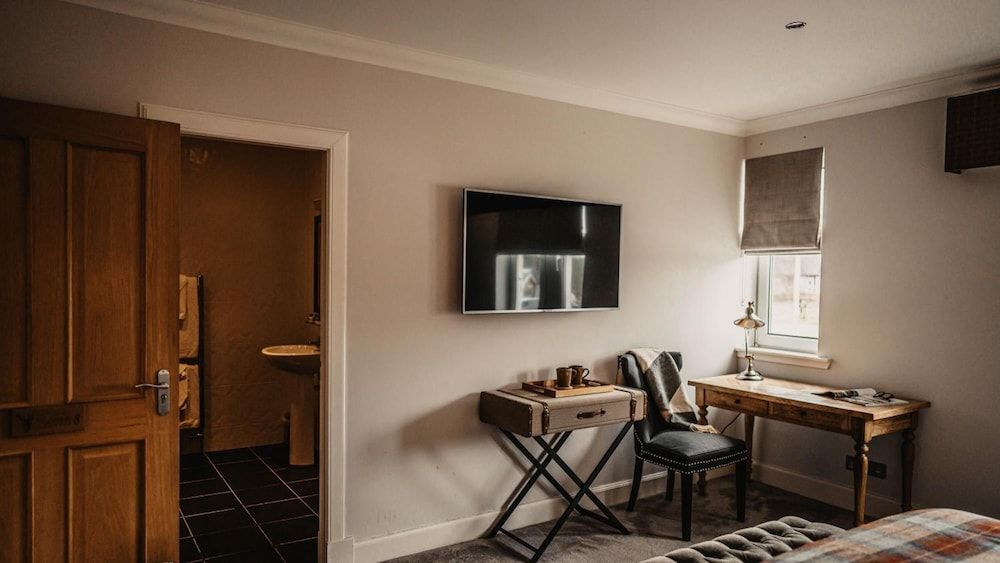 Broadford Hotel Deluxe Double Room 2