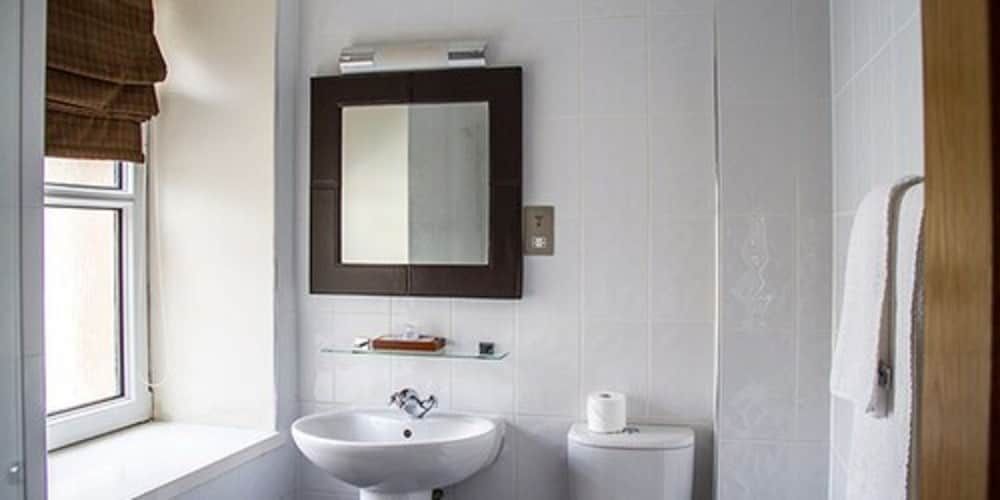 Broadford Hotel Deluxe Twin Room 4