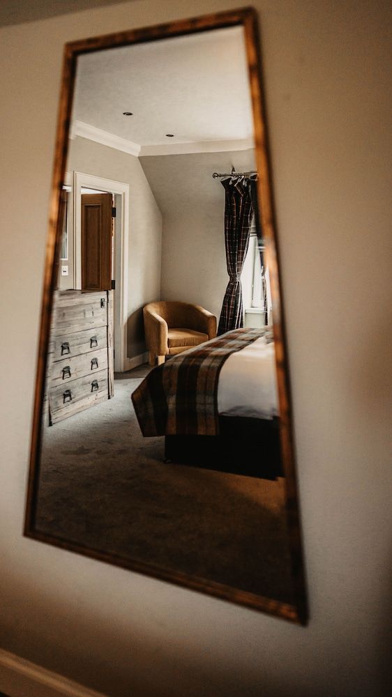 Broadford Hotel Deluxe Double Room 3