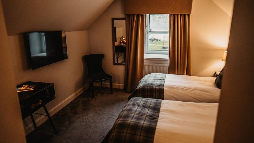 Broadford Hotel Deluxe Twin Room 2