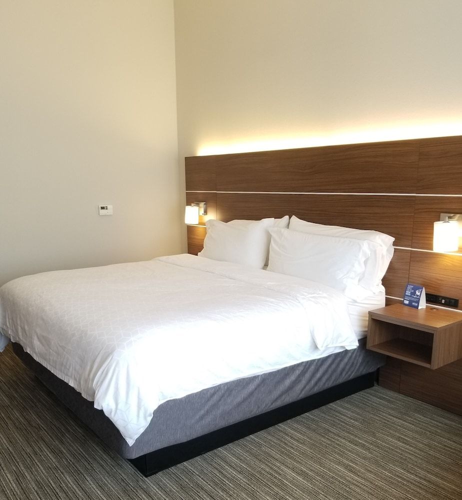 Standard Room, 1 King Bed, Accessible (Communications)