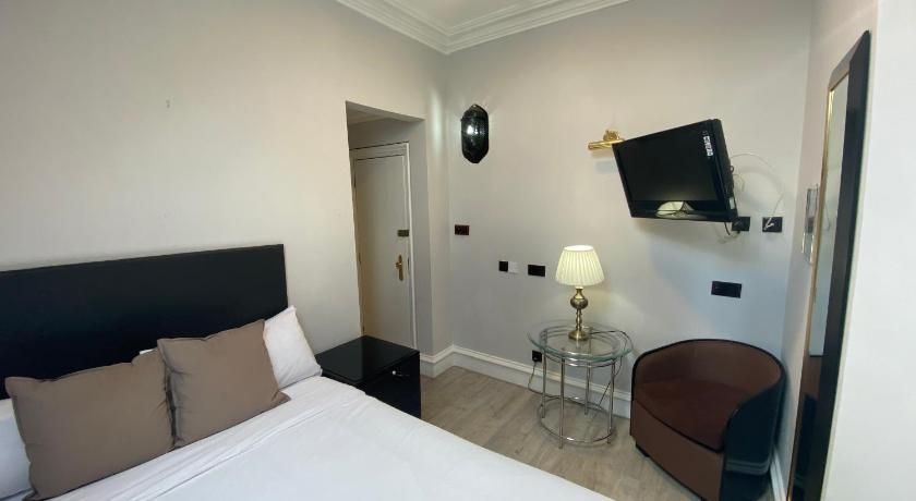 undefined No 6 West Coates 7