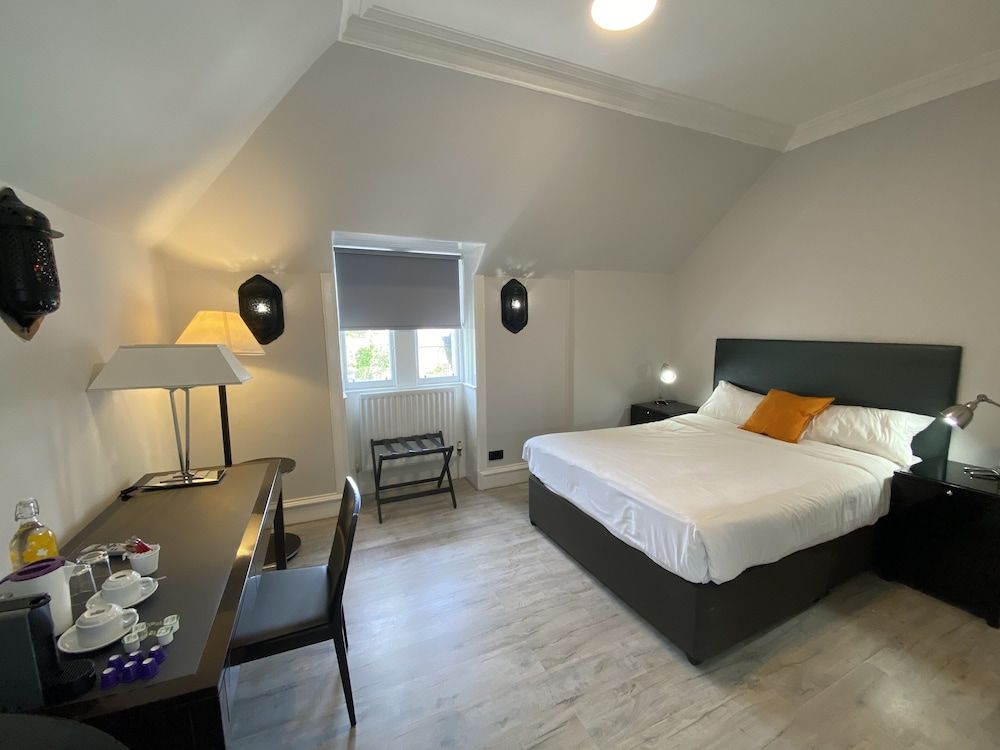 undefined No 6 West Coates 5