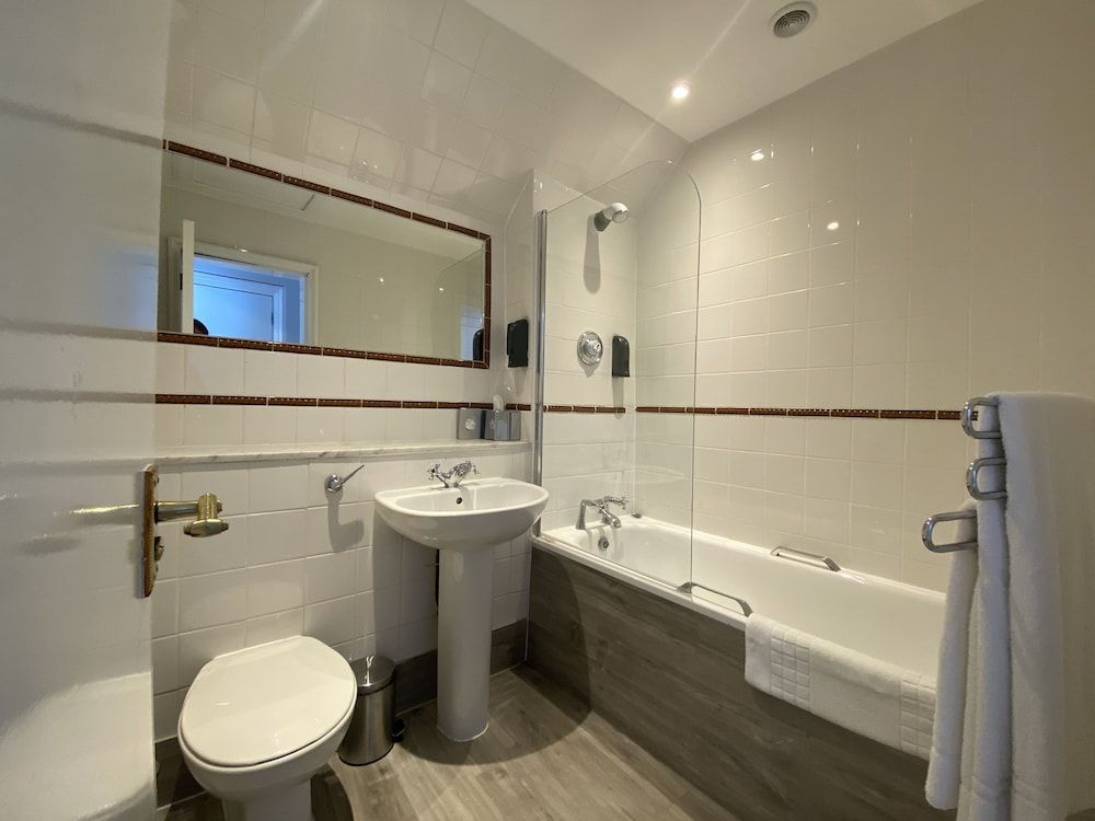 No 6 West Coates Basic Double Room 4