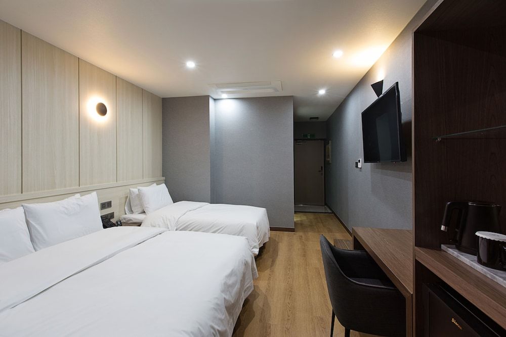 Notte La Mia Deluxe Twin Room, City View 5