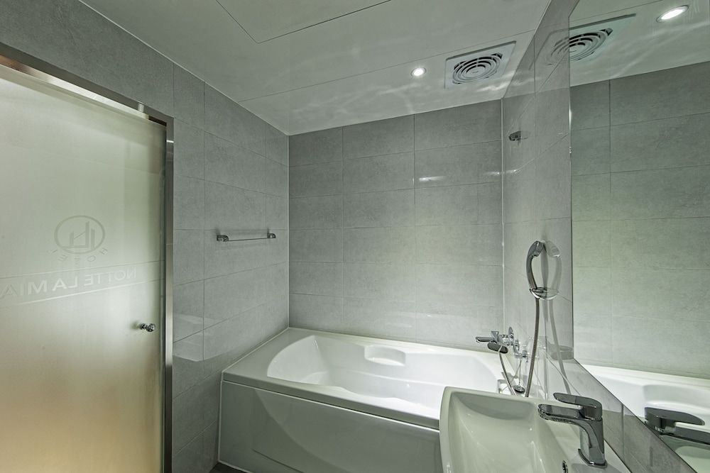 Notte La Mia Deluxe Twin Room, City View 7